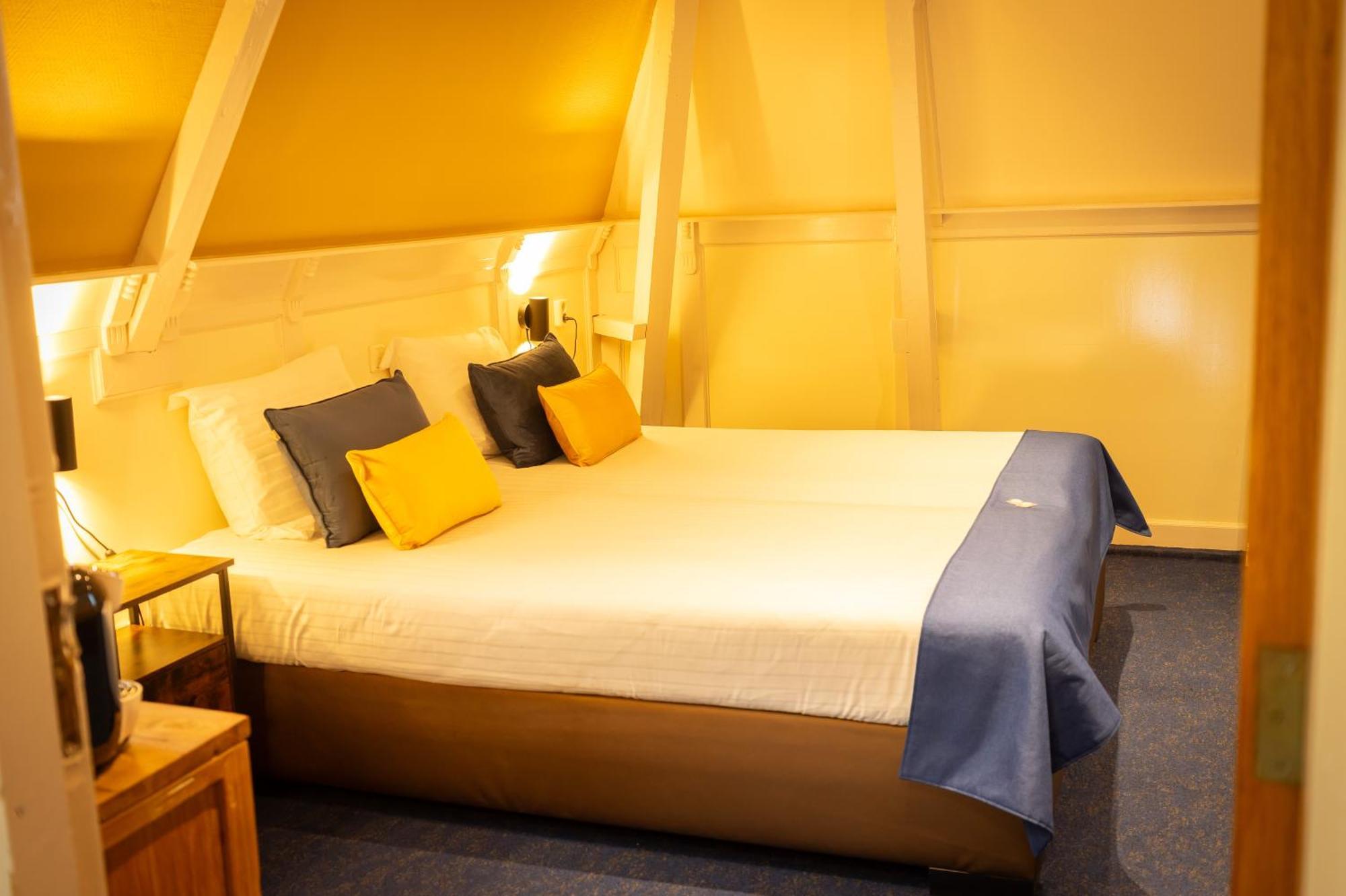 וורקום Hotel De Gulden Leeuw מראה חיצוני תמונה