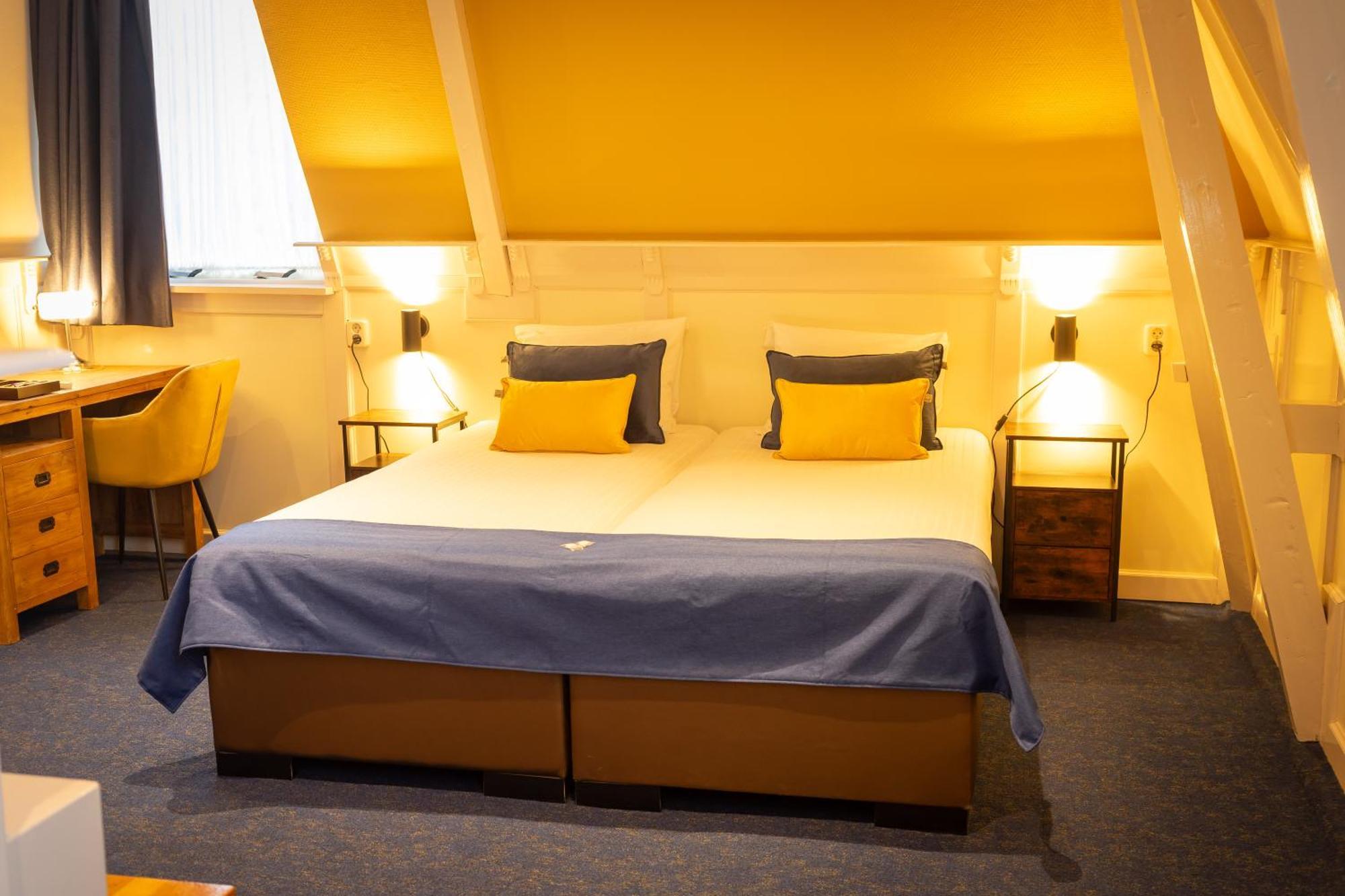 וורקום Hotel De Gulden Leeuw מראה חיצוני תמונה