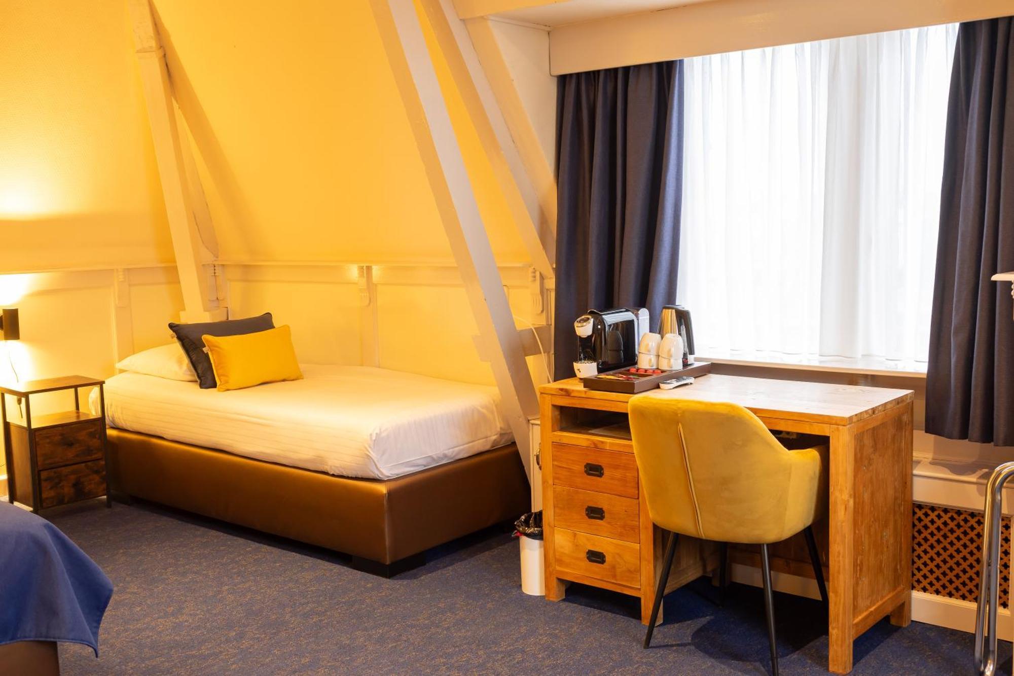 וורקום Hotel De Gulden Leeuw מראה חיצוני תמונה
