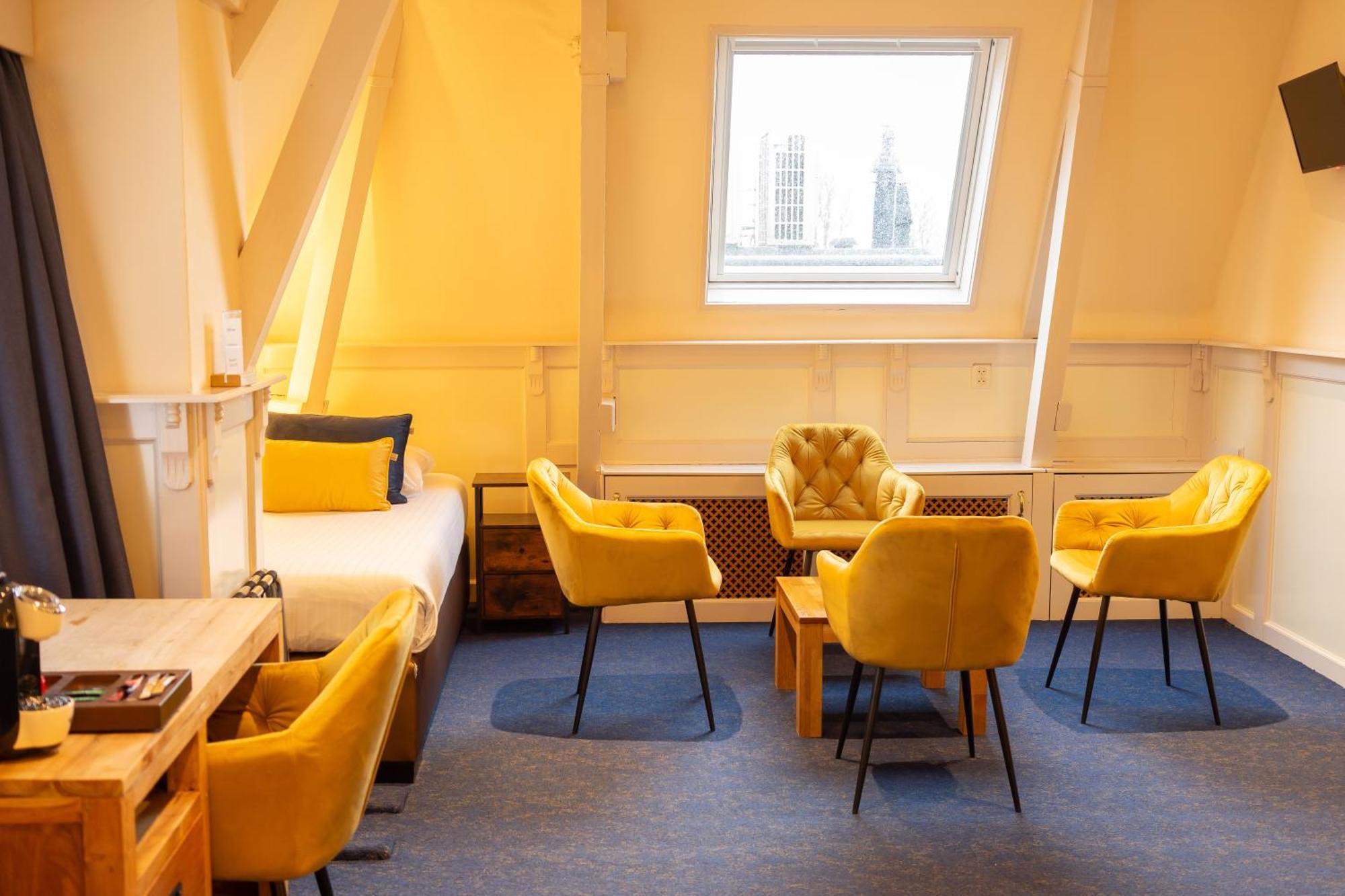 וורקום Hotel De Gulden Leeuw מראה חיצוני תמונה