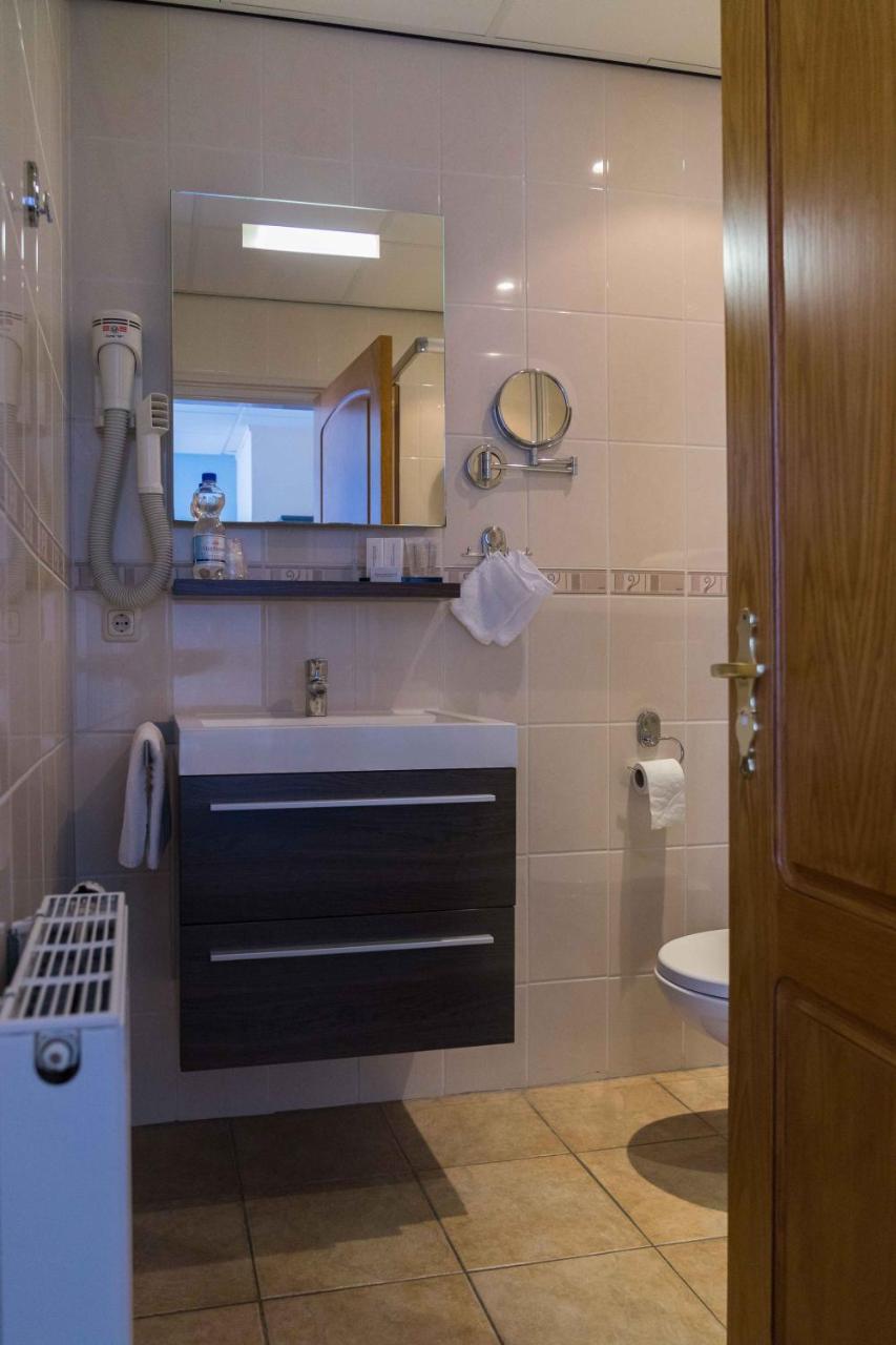 וורקום Hotel De Gulden Leeuw מראה חיצוני תמונה